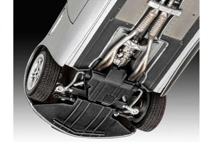 Revell James Bond \'BMW Z8\' 1:24 gift set Revell James Bond \'BMW Z8\' 1:24 gift set