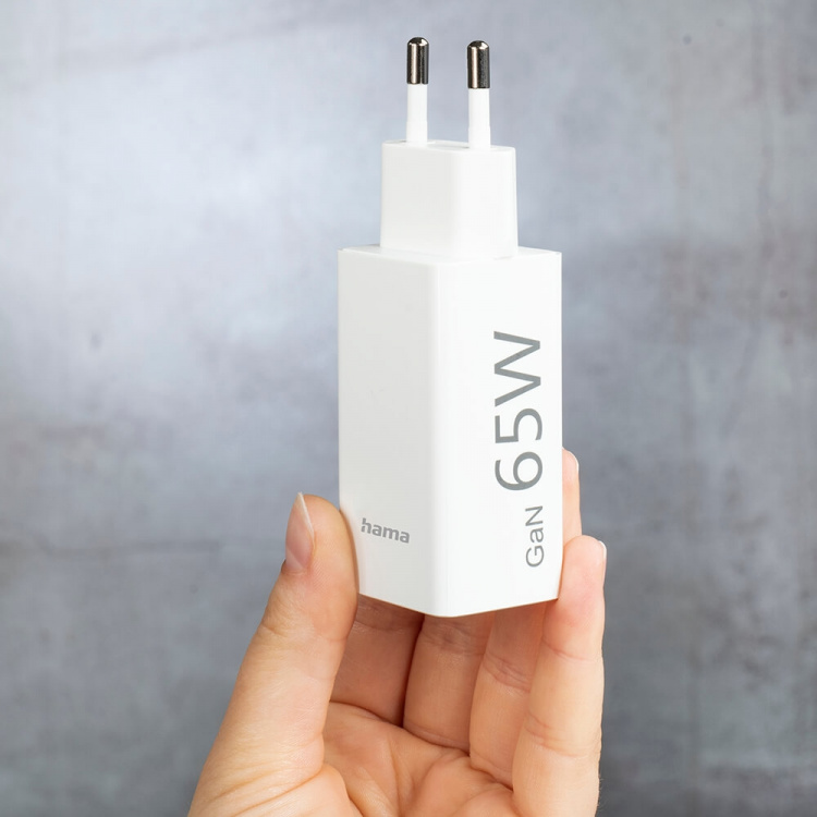 Hama Universal Charger USB-C and USB-A PD GaN 5-20V/65W Hama Universal Charger USB-C and USB-A PD GaN 5-20V/65W