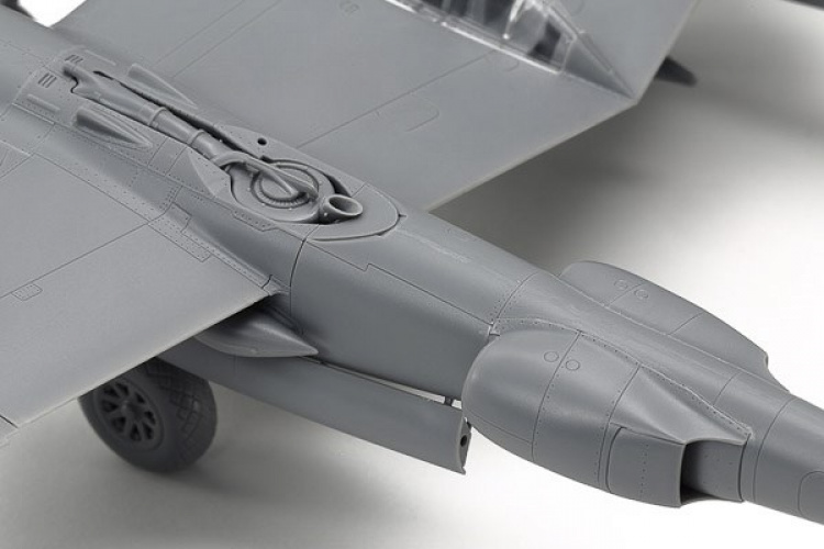 TAMIYA 1/48 Lockheed® P-38®J Lightning® TAMIYA 1/48 Lockheed® P-38®J Lightning®