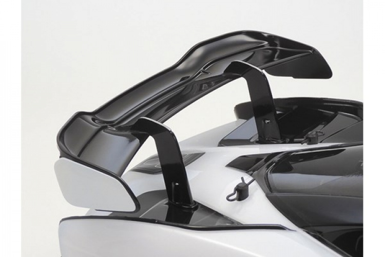 TAMIYA 1/10 R/C McLaren Senna (TT-02)