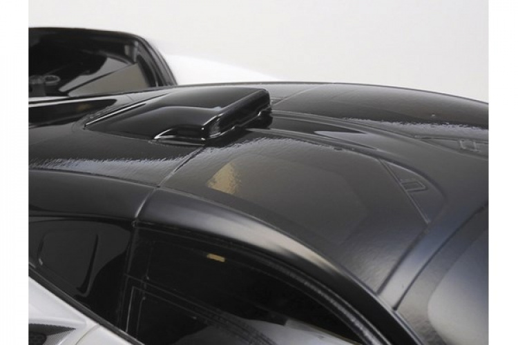 TAMIYA 1/10 R/C McLaren Senna (TT-02)