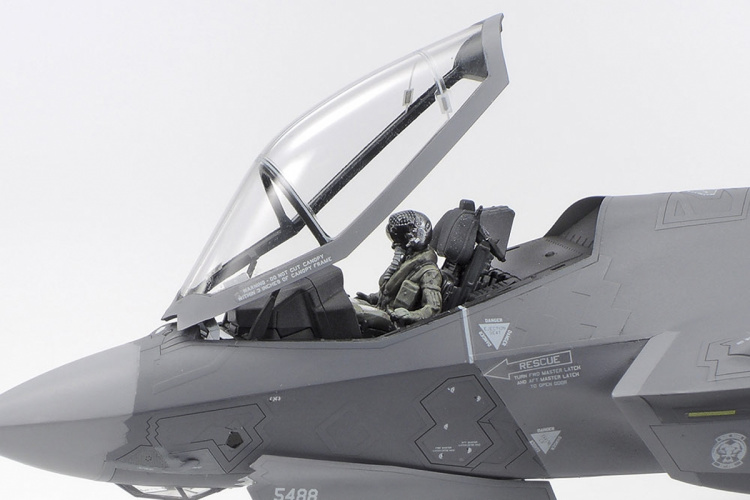 TAMIYA 1/72 Lockheed Martin® F-35®A Lightning ?® TAMIYA 1/72 Lockheed Martin® F-35®A Lightning ?®
