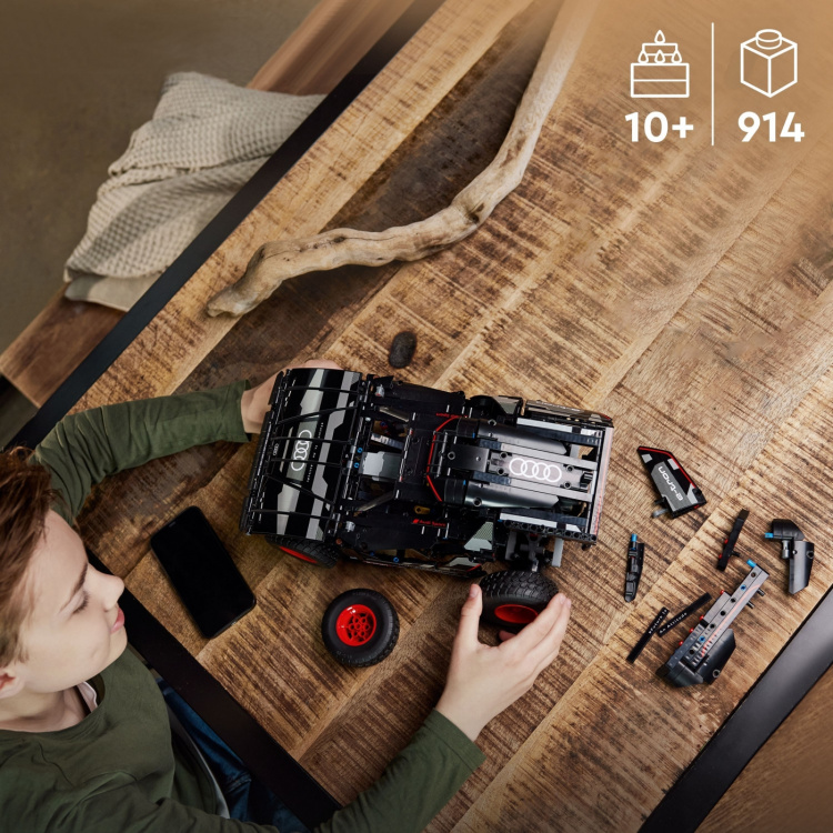 LEGO Technic 42160 - Audi RS Q e-tron LEGO Technic 42160 - Audi RS Q e-tron