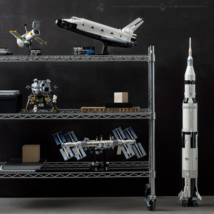LEGO 10283 - NASA Space Shuttle Discovery