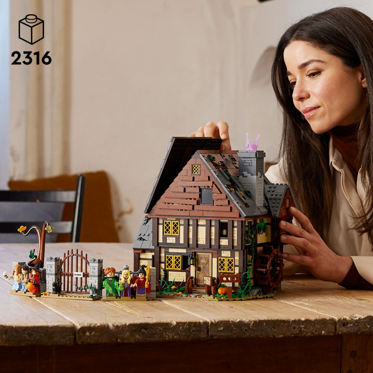 LEGO Ideas 21341 - Disney Hocus Pocus: The Sanderson Sisters\' Cottage