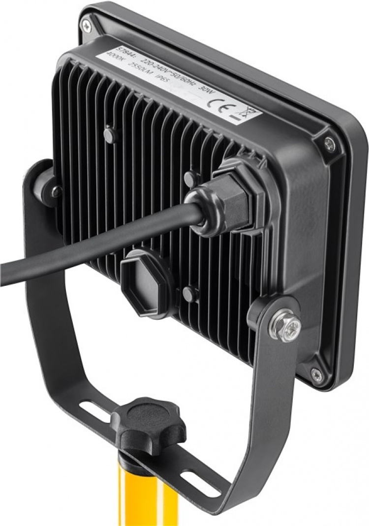Goobay LED Work Light with Telescopic Tripod, 30 W with 2550 lm and neutral white light (4000 K), suitable for indoor and outdoor use (IP65) Goobay LED Work Light with Telescopic Tripod, 30 W with 2550 lm and neutral white light (4000 K), suitable for indoor and outdoor use (IP65)