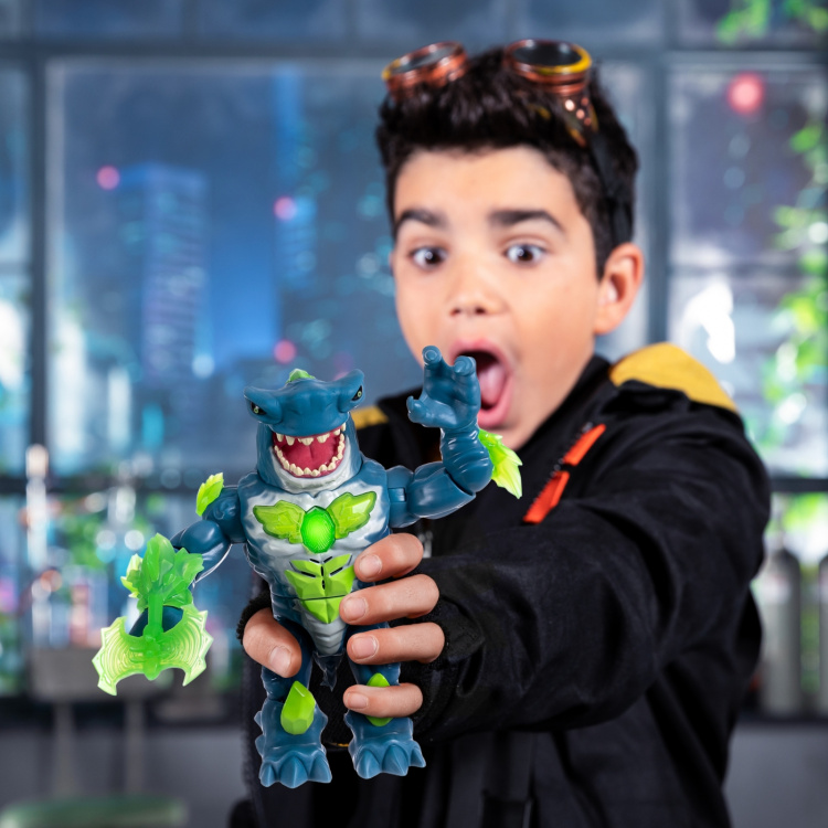 <p>Check out this crazy awesome playset with an interactive shark monster figure! We\'re talking high-level interactivity here, folks. In this kit, it\'s not just a regular monster figure, it\'s an interactive ninja shark spy! Follow our steps, toss in ingre