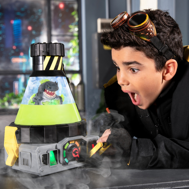 <p>Check out this crazy awesome playset with an interactive shark monster figure! We\'re talking high-level interactivity here, folks. In this kit, it\'s not just a regular monster figure, it\'s an interactive ninja shark spy! Follow our steps, toss in ingre