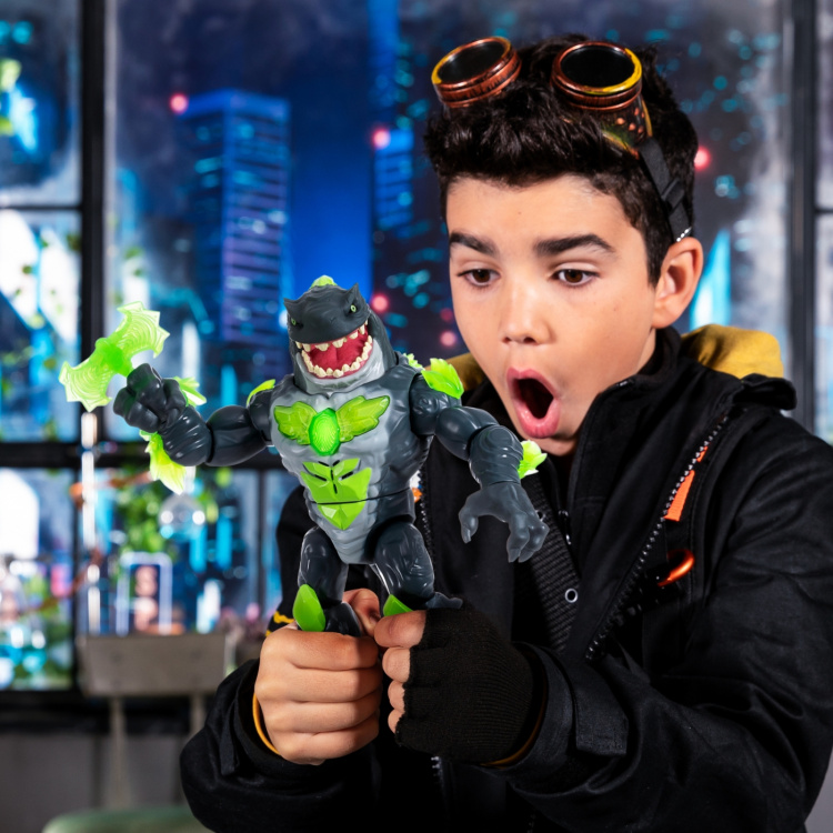 <p>Check out this crazy awesome playset with an interactive shark monster figure! We\'re talking high-level interactivity here, folks. In this kit, it\'s not just a regular monster figure, it\'s an interactive ninja shark spy! Follow our steps, toss in ingre