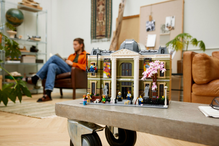 LEGO Icons 10326 - Natural History Museum LEGO Icons 10326 - Natural History Museum