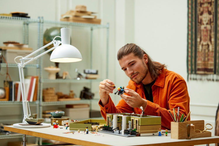 LEGO Icons 10326 - Natural History Museum LEGO Icons 10326 - Natural History Museum