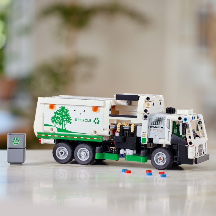 LEGO Technic 42167 - Mack® LR Electric Garbage Truck