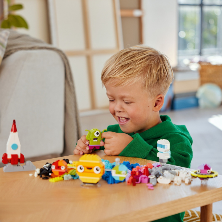 LEGO Classic 11037 - Creative Space Planets