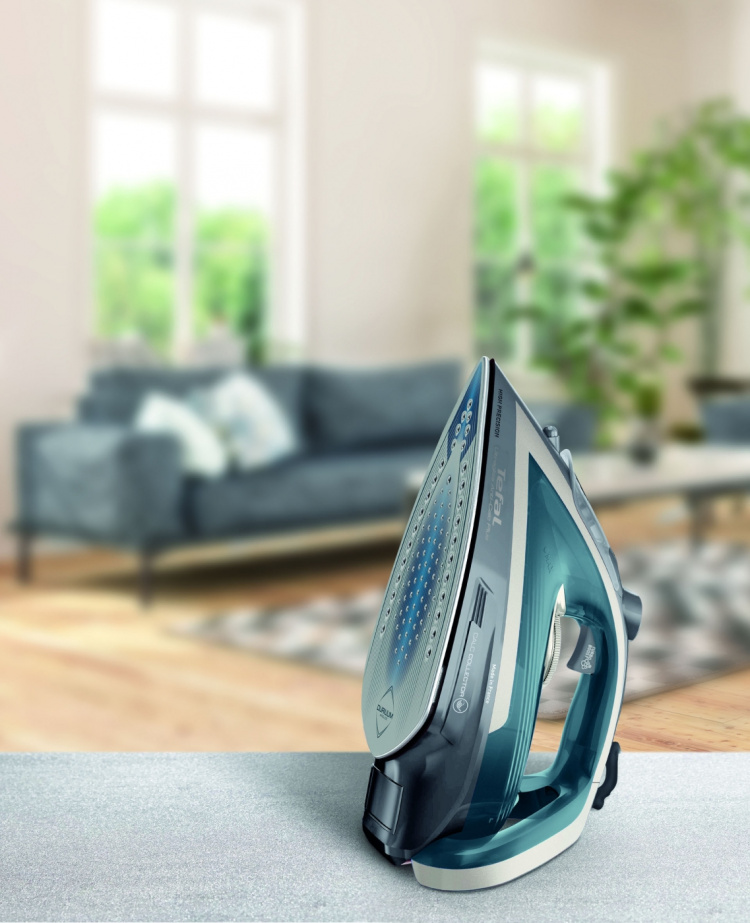 Tefal Ultragliss Plus Anti-Calc FV6842E0 Strykjärn, blå Tefal Ultragliss Plus Anti-Calc FV6842E0 Strykjärn, blå