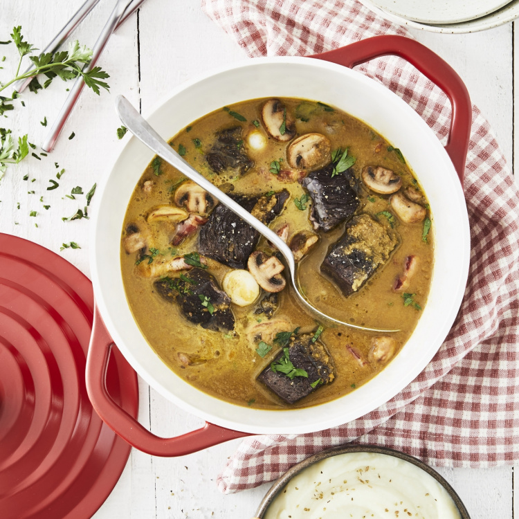 Tefal Air -gjutjärnsgryta, 4,7 L, röd Tefal Air -gjutjärnsgryta, 4,7 L, röd