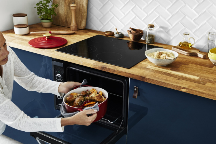 Tefal Air -gjutjärnsgryta, 4,7 L, röd Tefal Air -gjutjärnsgryta, 4,7 L, röd