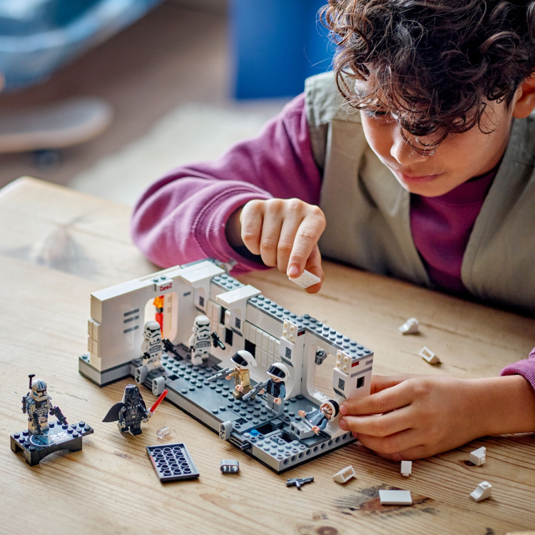 LEGO Star Wars 75387 - Går ombord på Tantive IV™-skeppet LEGO Star Wars 75387 - Går ombord på Tantive IV™-skeppet