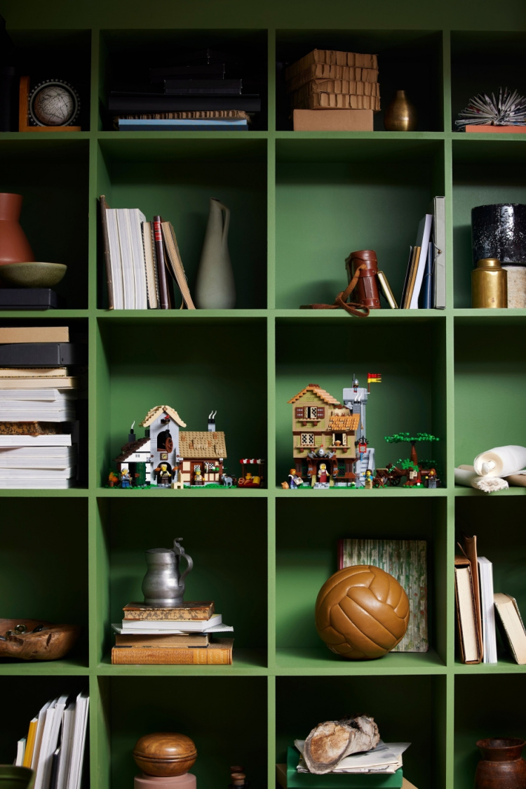 LEGO Icons 10332 - Medeltida stadstorg LEGO Icons 10332 - Medeltida stadstorg