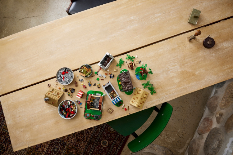 LEGO Icons 10332 - Medeltida stadstorg LEGO Icons 10332 - Medeltida stadstorg