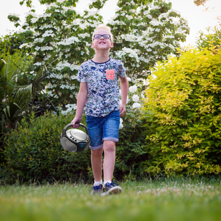 Lenco Portable FM Radio CD/MP3/USB/Bluetooth® player with LED lighting Silver