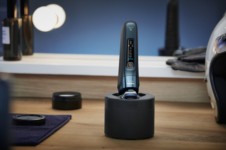 Philips Shaver Series 7000 S7882/55 shaver with cleaning station Philips Shaver Series 7000 S7882/55 shaver with cleaning station