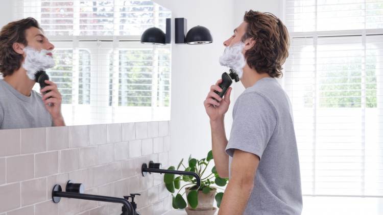 Philips S9000 Prestige SP9840/32 shaver with cleaning station