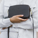 Aarni deerskin shoulder strap, black/gold Aarni deerskin shoulder strap, black/gold