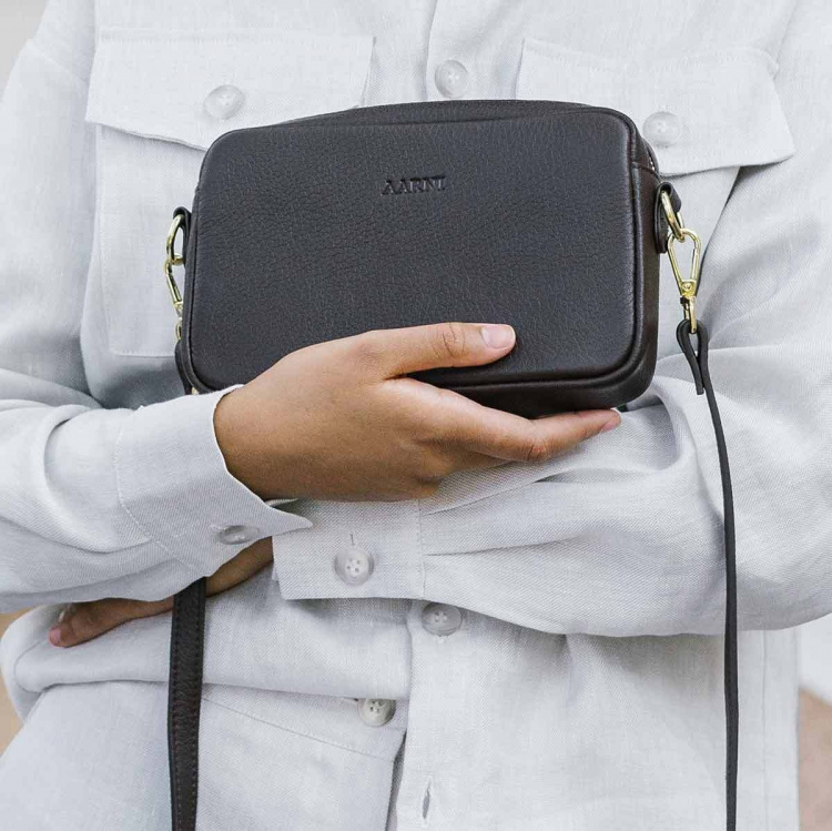 Aarni deerskin shoulder strap, black/gold Aarni deerskin shoulder strap, black/gold