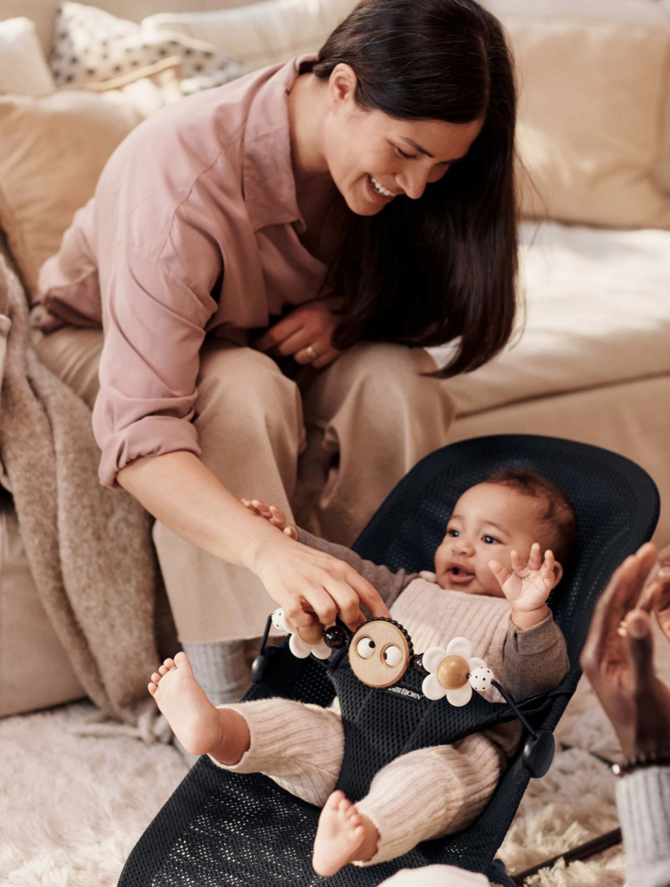 BabyBjörn Googly Eyes toy for baby sitter, black and white