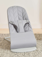 BabyBjörn Bliss Woven Bundle -sitteri + lelu, Light Grey/Googly Eyes(pastelli)