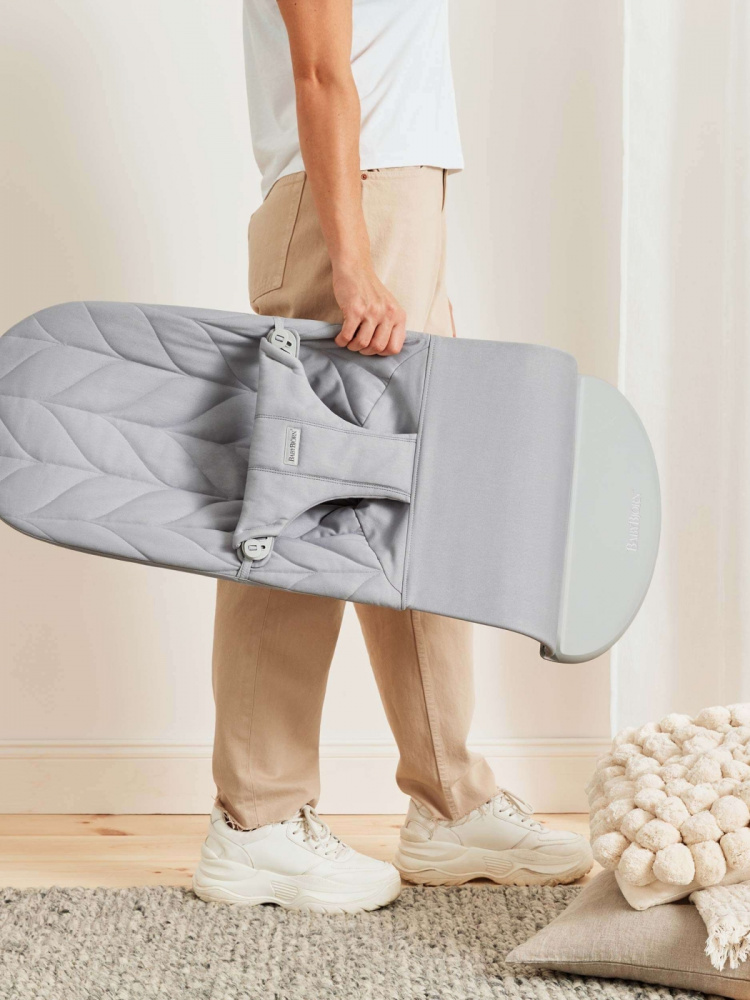 BabyBjörn Bliss Woven Bundle -sitteri + lelu, Light Grey/Googly Eyes(pastelli)