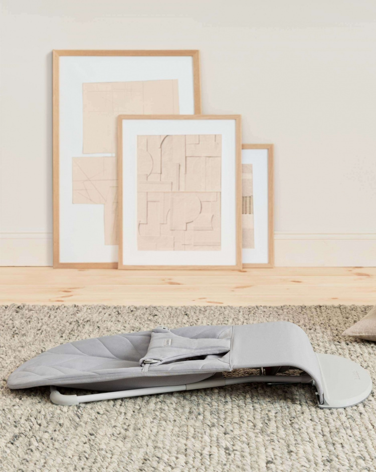 BabyBjörn Bliss Woven Bundle -sitteri + lelu, Light Grey/Googly Eyes(pastelli)