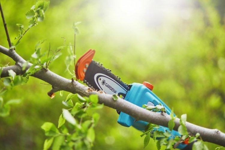 GARDENA TCS 20 18V P4A Chainsaw with 2.6 Ah battery GARDENA TCS 20 18V P4A Chainsaw with 2.6 Ah battery