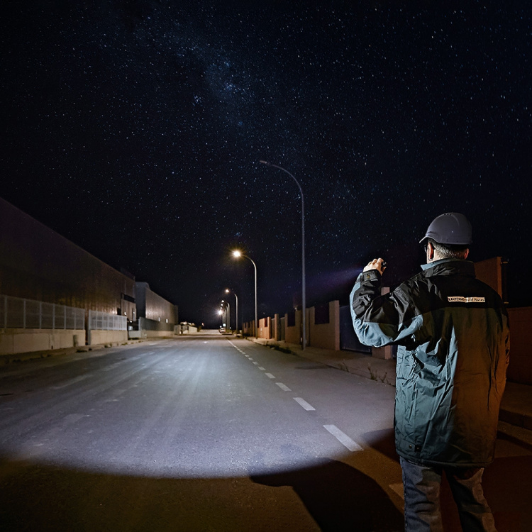 Fenix WF26R torch, 3000 lm