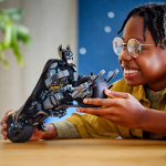 LEGO Super Heroes DC 76273 - Buildable Batman™ character and Batpod wheel LEGO Super Heroes DC 76273 - Buildable Batman™ character and Batpod wheel