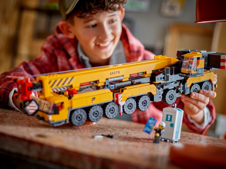 LEGO City Big Vehicles 60409 - Yellow mobile construction crane