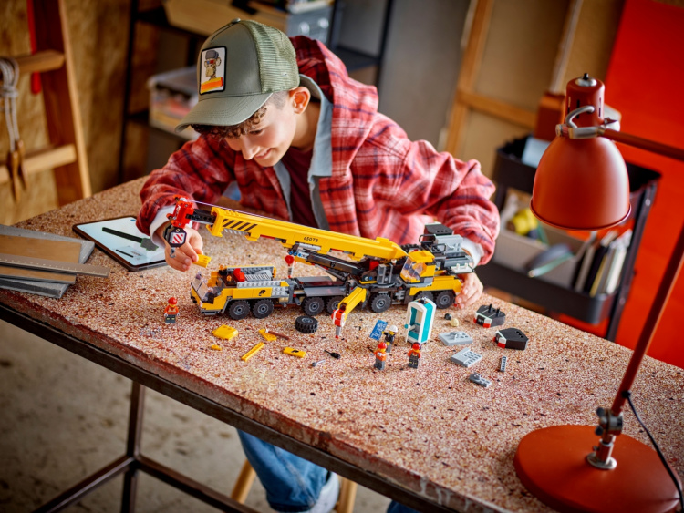 LEGO City Big Vehicles 60409 - Yellow mobile construction crane