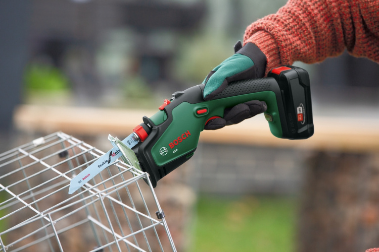 Bosch Keo 18 cordless chainsaw, with 2.0 Ah battery