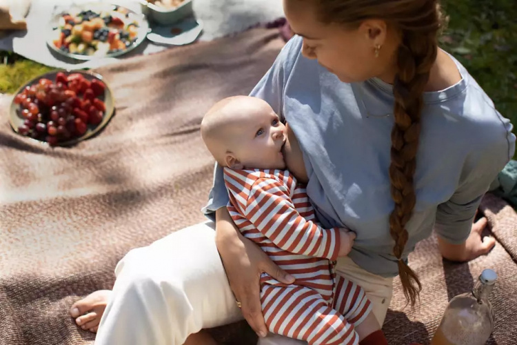 Philips Avent SCY673/81 Natural Response AirFree baby bottle, 260 ml, elephant