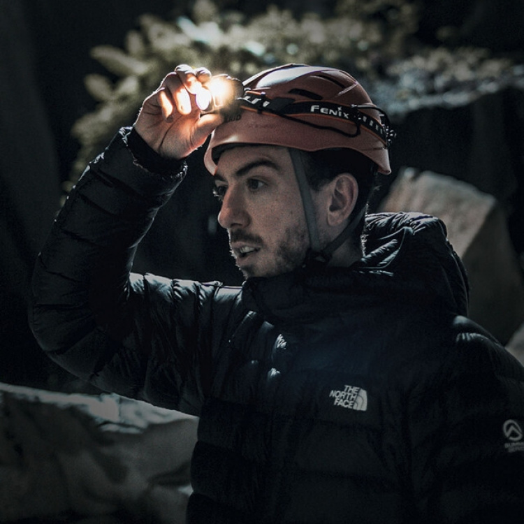 Fenix HP16R head torch