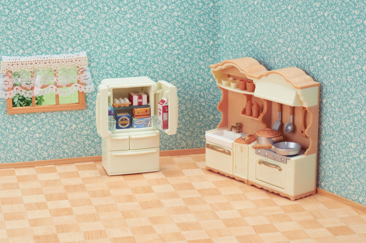 Sylvanian Families Farmhouse kitchen with fridge