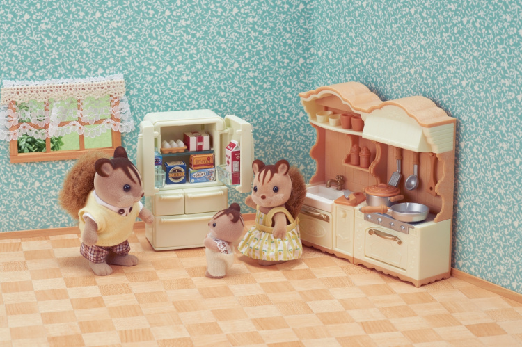 Sylvanian Families Farmhouse kitchen with fridge