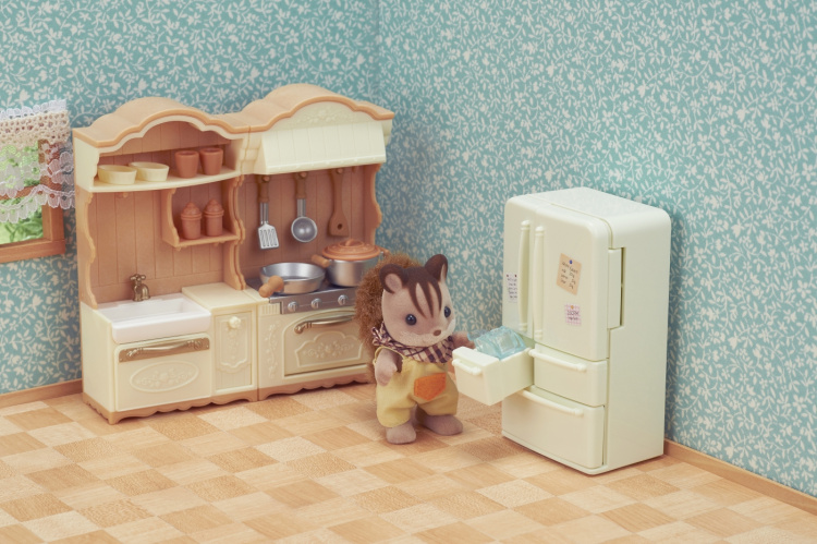 Sylvanian Families Farmhouse kitchen with fridge