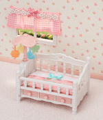 Sylvanian Families Baby cot with mobiles Sylvanian Families Baby cot with mobiles