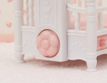 Sylvanian Families Baby cot with mobiles Sylvanian Families Baby cot with mobiles