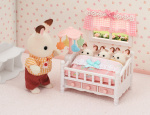 Sylvanian Families Baby cot with mobiles Sylvanian Families Baby cot with mobiles