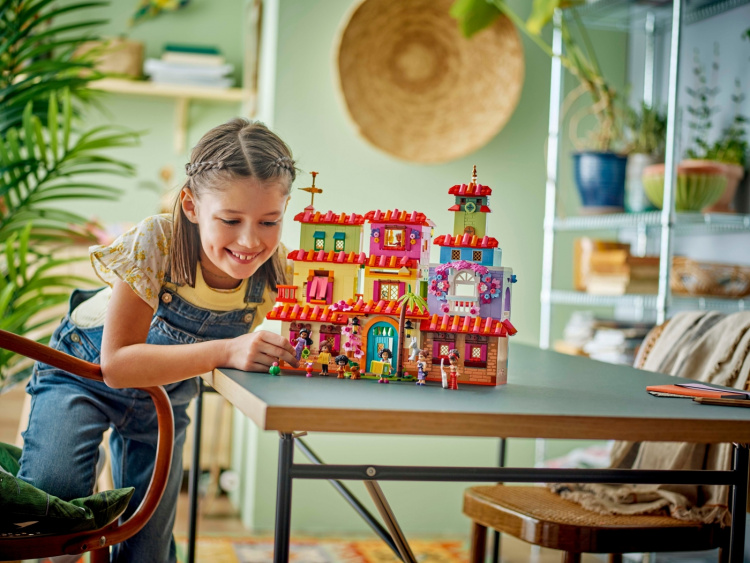 LEGO Disney Princess 43245 - Magic Madrigal House LEGO Disney Princess 43245 - Magic Madrigal House