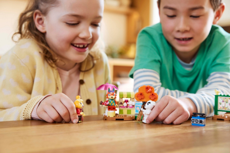 LEGO ® Animal Crossing™ 77052 - K.K.\'s concert in the square LEGO ® Animal Crossing™ 77052 - K.K.\'s concert in the square