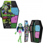 Monster High Skulltimate Secrets: Neon Frights Ghoulia - fashion doll