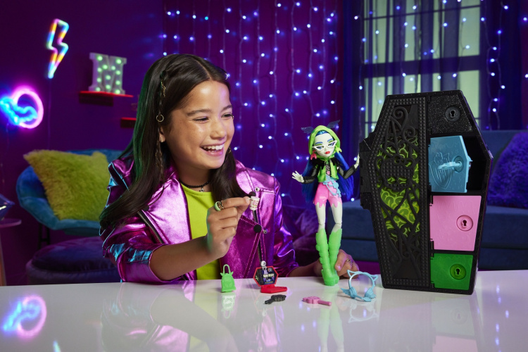 Monster High Skulltimate Secrets: Neon Frights Ghoulia - fashion doll